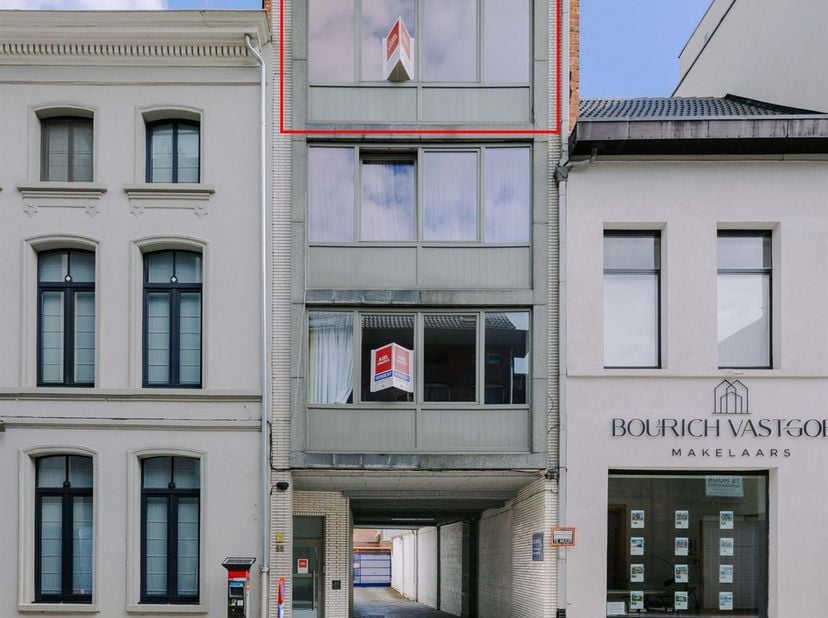 Appartement te koop in Zamanstraat 55 bus 3,
                    9100 Sint-Niklaas