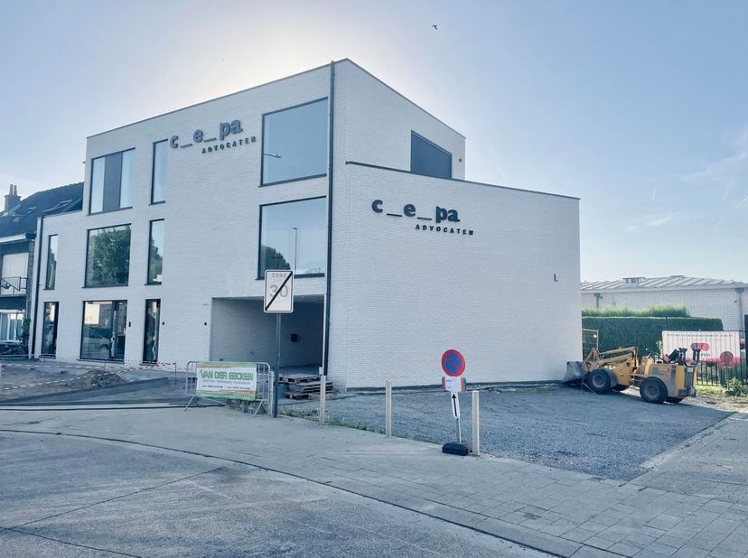 Modern, energiezuinig en kwalitatief afgewerkt appartement te huur op een toplocatie aan de Boudewijnlaan in Aalst. Gelegen op de tweede verdieping va