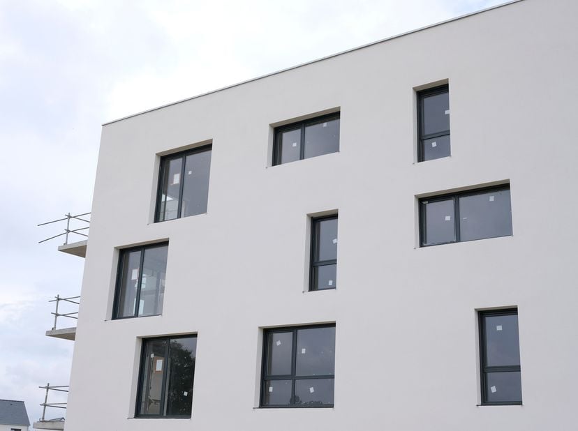 CHARLEROI (Montigny-le-Tilleul) : Pôle médical moderne composé de 15 cabinets médicaux et 2 appartements duplex, avec un fonds de commerce à louer (#1