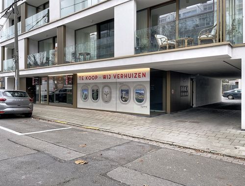                                         Handelsgelijkvloers te koop in Roeselare, € 185.000
