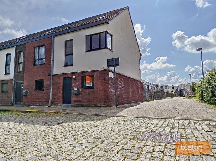 Aan de rand van Kortrijk vind je deze energiezuinige woning met EPC-label A, ideaal voor wie comfortabel en zuinig wil wonen.<br />
<br />
De woning o