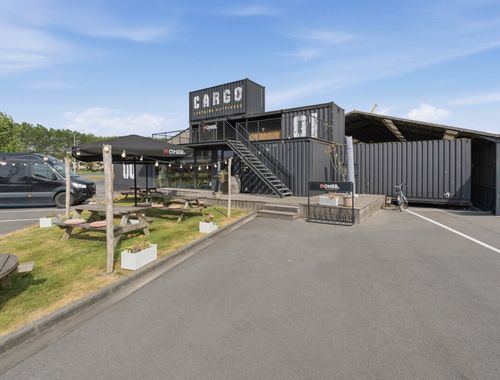                                         Handelsgelijkvloers te huur in Veurne, € 2.500
