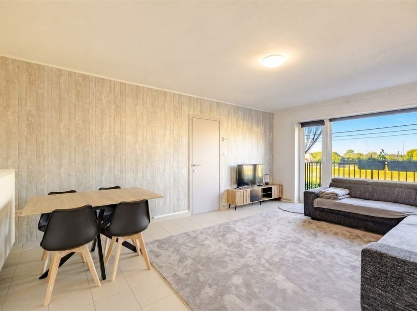 Dit appartement ligt dicht bij de “De vallei van de Serskampse Beek” en geniet dus van dit prachtige beschermd natuurgebied in de omgeving. Toch heeft