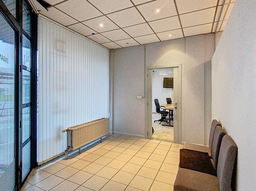 Bien professionnel à louer
                    à 3570 Alken