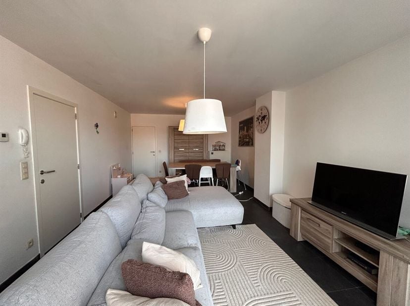 Ruim appartement met 2 slaapkamers, balkon en garagebox<br />
Ligging:<br />
Het appartement is centraal gelegen in Turnhout, nabij winkels, scholen,