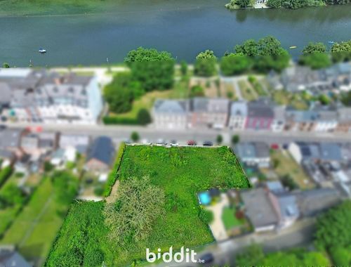                                        Bouwgrond te koop in Anseremme, € 140.000
