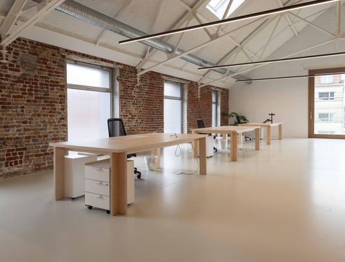                                         Bureaux à louer à Izegem, € 1.400
