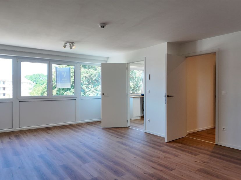 Appartement 2slpk entièrement rénové à louer dans le centre de Zolder avec vue sur la verdure<br />
<br />
Découvrez cet appartement entièrement rén
