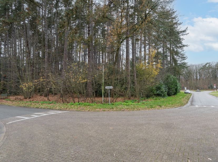 NIEUWE VOORWAARDEN: Royale bouwgrond (hoekperceel) van 20a95ca voor uw villa met potentie achtertuin op zuidwesten in bosrijke villawijk 'Kloosterbos'