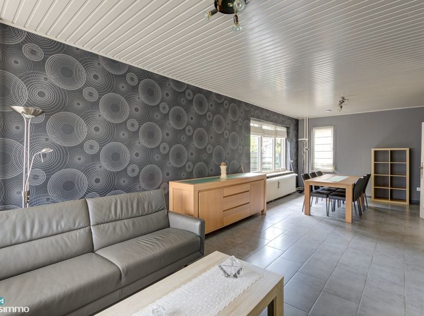 VERZORGDE VRIJSTAANDE GEZINSWONING MET RUIME TUIN IN DIEPENBEEK<br />
<br />
*** Bekijkt u deze woning via een aanverwante website? Surf dan naar http