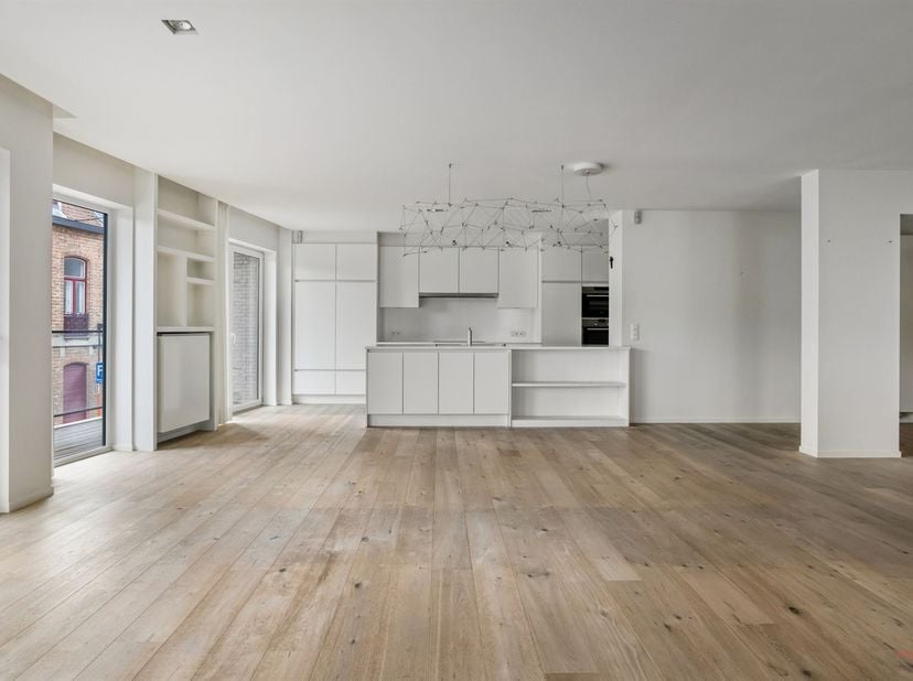 Appartement spacieux dans le centre de Roulers.<br />
<br />
Cet appartement spacieux bénéficie d'un emplacement idéal au cœur de Roulers, à quelques