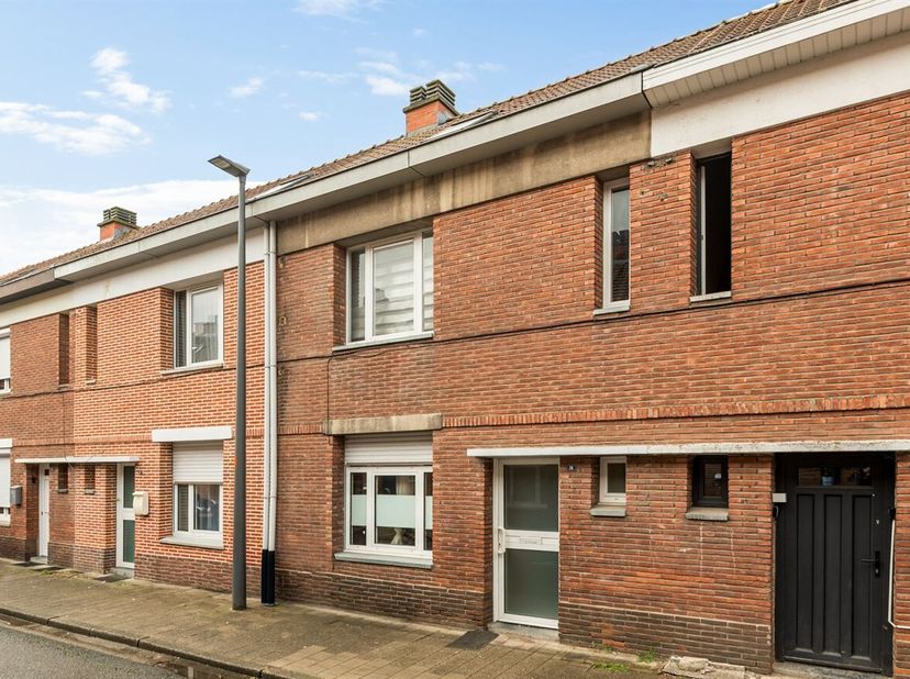 Gezinswoning met 3 slaapkamers en buitenruimte<br />
Deze gezinswoning met 3 slaapkamers bevindt zich op een gunstige locatie in Turnhout en biedt tal