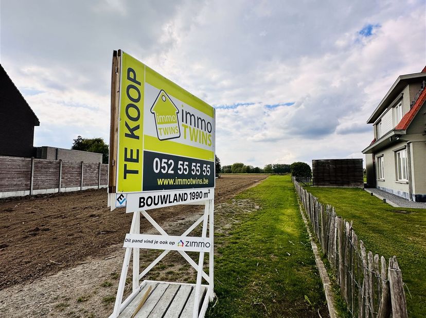 Bouwland van 1.990 m² te Denderbelle<br />
In een rustige en groene omgeving te Denderbelle vinden we dit bouwland met een totale oppervlakte van 1.9