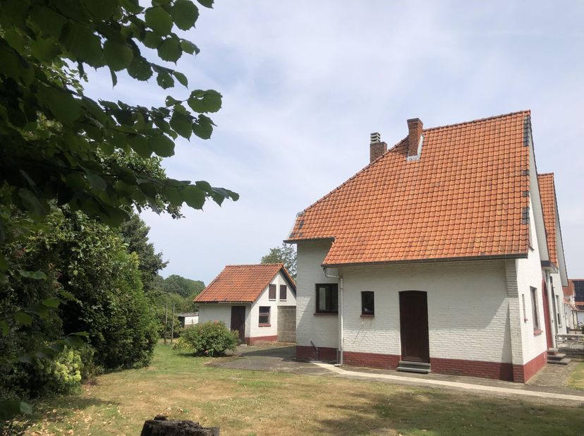 Te renoveren woonhuis op prachtige locatie! <br />
<br />
Het pand bevind zich aan de ingang van het Nationaal park Hoge Kempen, op slechts een paar m