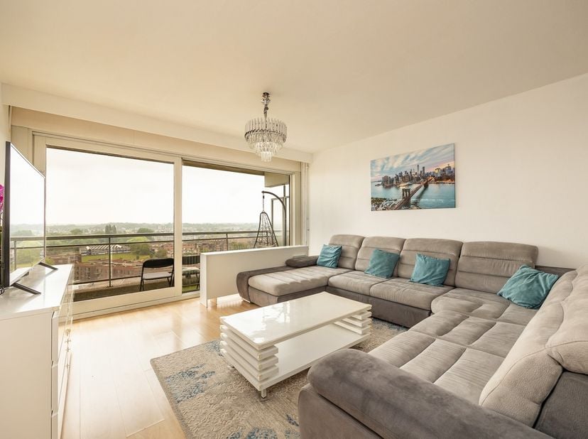 Welkom in dit lichtrijke appartement gelegen in de geliefde Bosuil-buurt in Deurne, een aangename en groene omgeving .<br />
Met winkels, scholen, ope