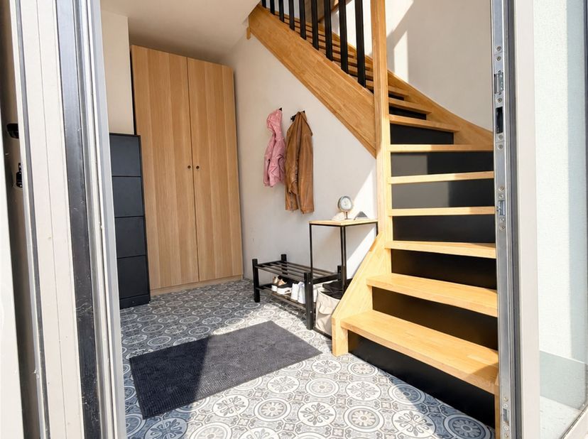 Prachtige gerenoveerde woning met geïntegreerd appartement en 5 slaapkamers<br />
<br />
In een rustige en residentiële omgeving van Bilzen-Hoeselt vi