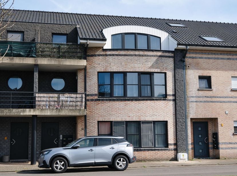 Lichtrijk appartement met 2 slaapkamers, lift, terras en carport te Lindelhoeven - €255.000<br />
<br />
Bent u op zoek naar een ruim en comfortabel a