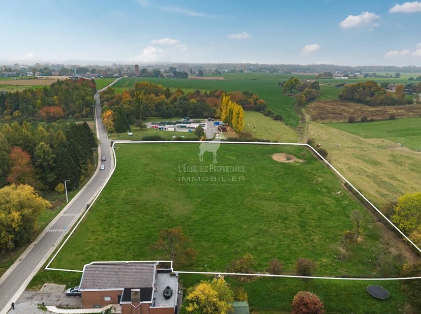 Referentie kantoor: V6031-1760<br />
Virtueel bezoek: https://immo360.immo-facile.com/vtour/fr/bujc2q<br />
Uitzonderlijke kans: Mooie bouwgrond van o