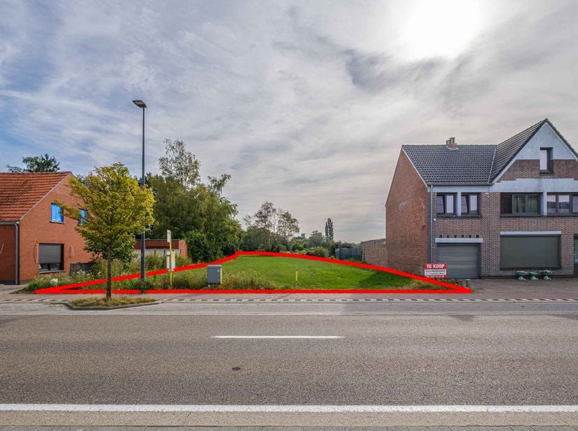 PERCEEL GROND TE MALLE VAN 1.968m² - <br />
<br />
Riant perceel grond, gelegen in woongebied te Oostmalle, met een oppervlakte van 19 a 68 ca.<br />