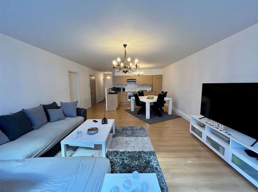 3-slaapkamer appartement gelegen in het centrum van Hasselt.<br />
Het appartement (120m²) is gelegen op de 2de verdieping van een kleinschalige resid