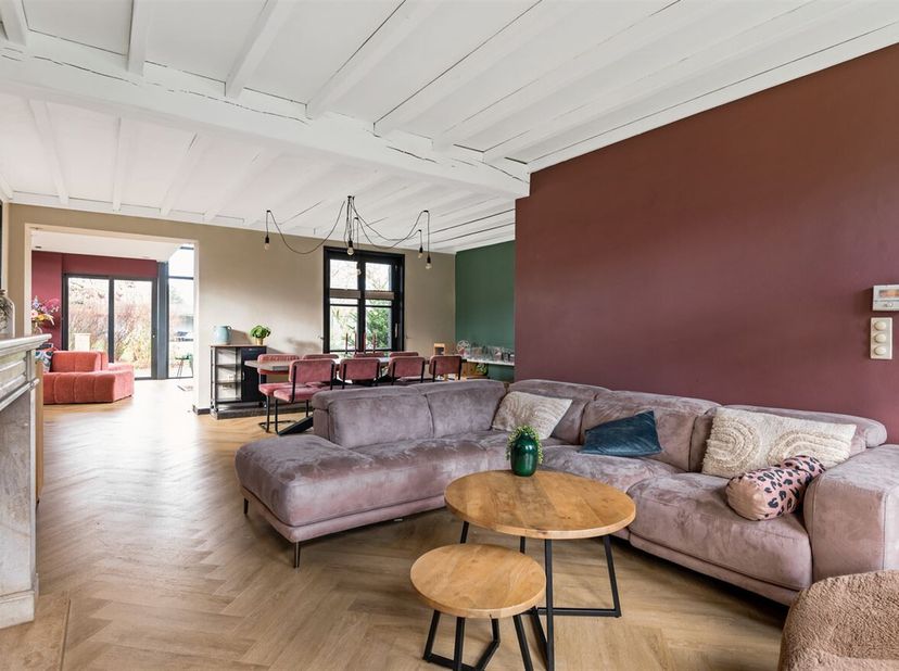 Locatie: <br />
Deze vrijstaande woning is gelegen aan Meerledorp 5 in Meerle, vlakbij de Nederlandse grens en gemakkelijk te bereiken via de E19 en d
