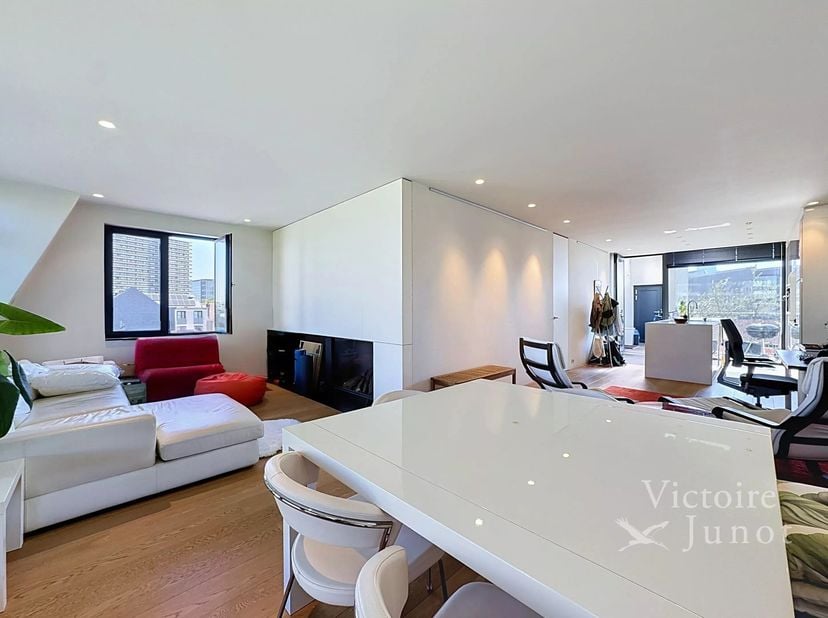Gepresenteerd door Mike Doolaeghe - Tel.: +32 471 65 85 85 - E-mail : mike.doolaeghe@victoire.be<br />
Victoire Junot biedt dit mooie gemeubileerde pe