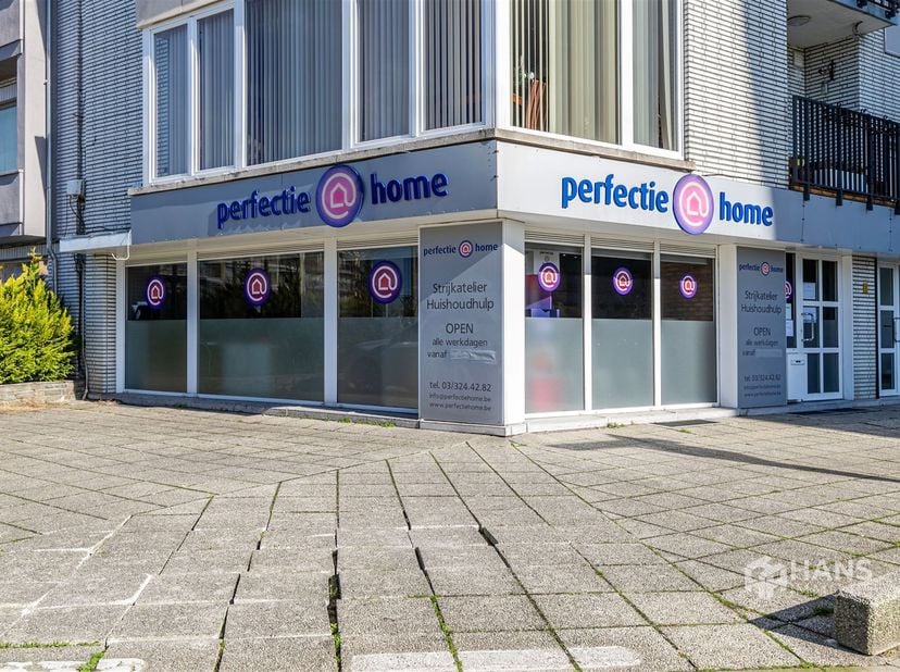 Frans Van Heymbeecklaan 1 - Deurne<br />
<br />
Ruim handelsgelijkvloers (141 m²) op een toplocatie in Deurne. <br />
Op een goed bereikbare locati