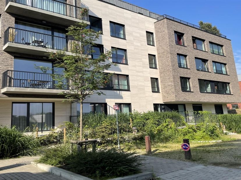 Garage te huur in robert brout 3,
                    1180 Ukkel