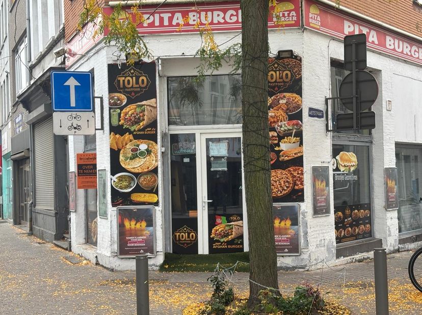 Bedrijfsvastgoed over te nemen in Wetstraat 1,
                    2050 Antwerpen