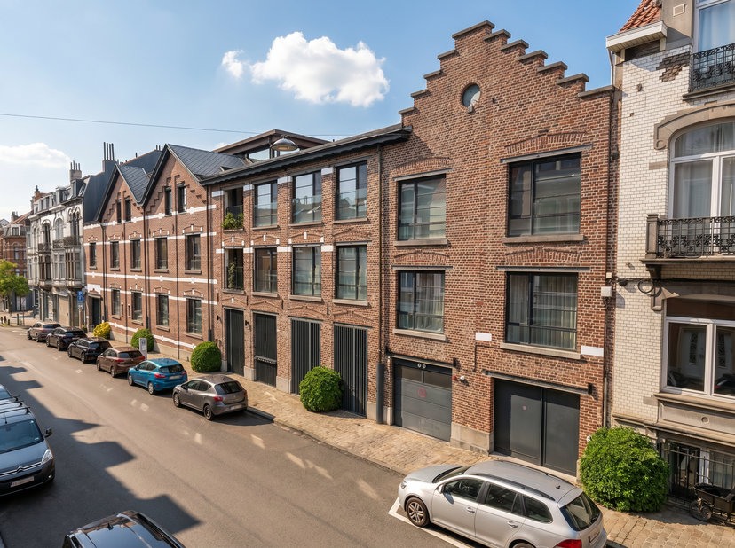 À VENDRE – EXCEPTIONNEL PENTHOUSE STYLE LOFT AVEC MAGNIFIQUE TERRASSE PLEIN SUD DANS LE TRÈS RECHERCHÉ QUARTIER LINTHOUT<br />
Frédéric Pelletierstraa