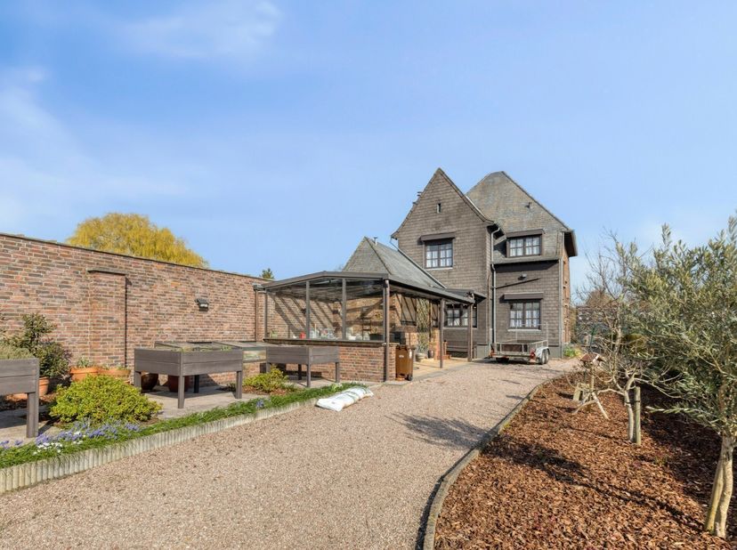 Huis te koop in Leuzesesteenweg 239,
                    9600 Ronse