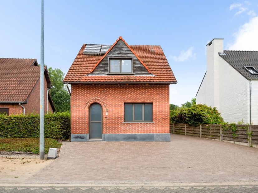 Gerenoveerde open bebouwing met aangename tuin in Mol<br />
<br />
Op zoek naar een instapklare woning met karakter, ruimte en een rustige buitenomg