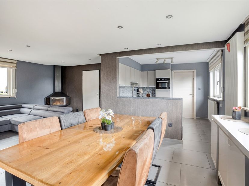 À VENDRE : Spacieuse maison familiale de 4 chambres à Houthalen !<br />
Cette maison bien entretenue, située au 30 Reimenhof, 3530 Houthalen, offre t