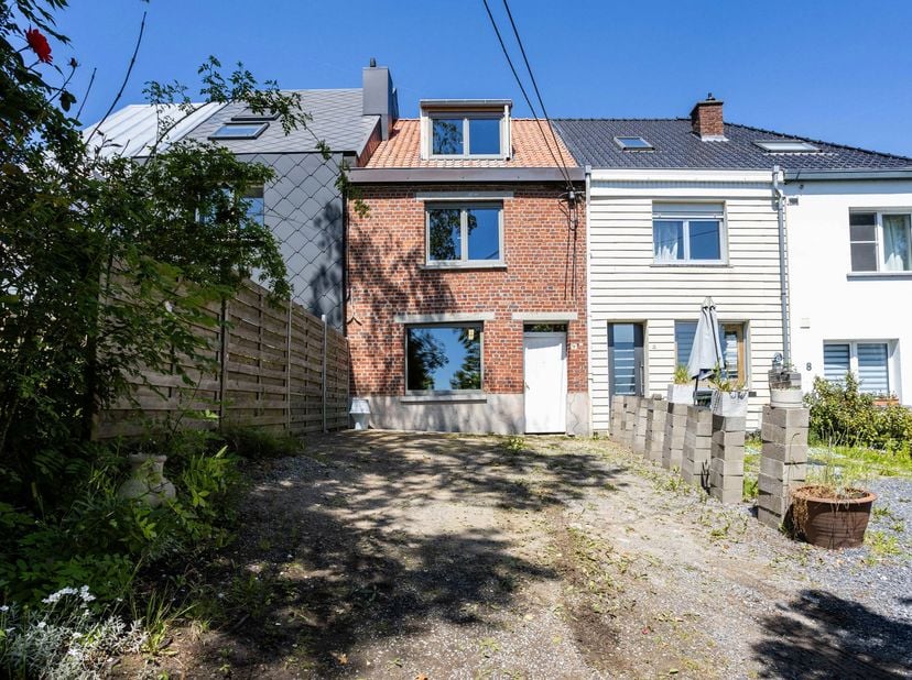In een bijzonder rustige en groene omgeving aan de rand van hotond en kapel Wittentak, op slechts 5 minuten van het centrum van Ronse, bevindt zich de