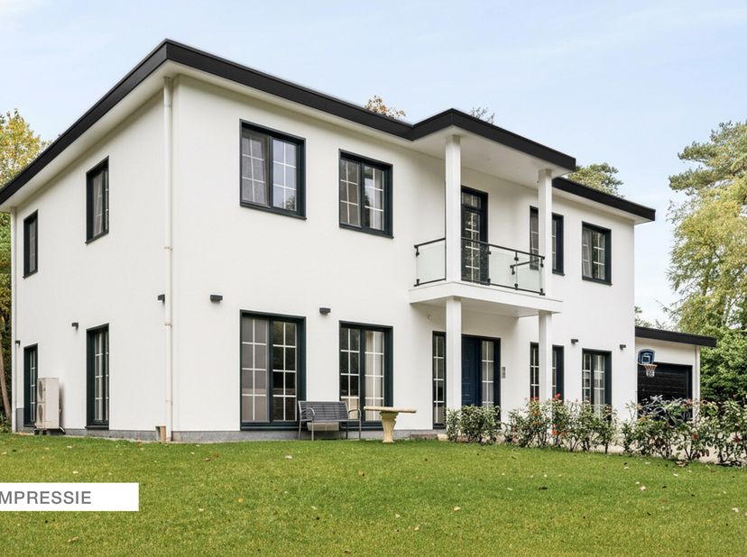 Deze unieke villa is gelegen in een groene en residentiële wijk van Schoten.<br />
Bij het betreden van de woning word je meteen gegrepen door de maje