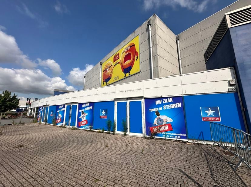 Op een uitstekende locatie vlak naast de ingang van Kinepolis Antwerpen komt deze horecaruimte van 178,5 m² beschikbaar. De unit beschikt over een uit
