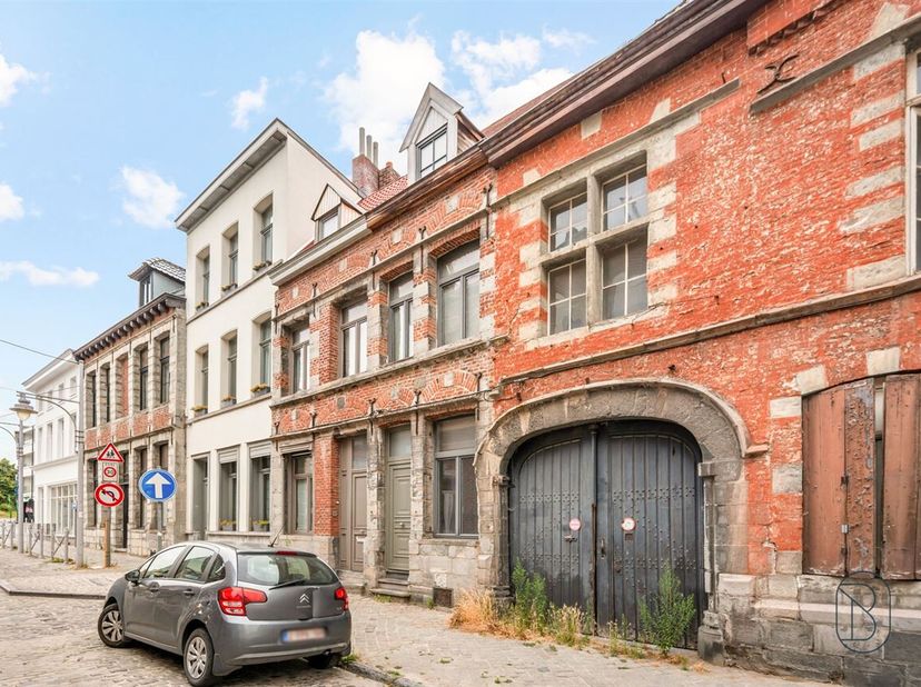 Te koop: Charmante woning met 4 slaapkamers in centrum van Doornik<br />
In het hart van Doornik, op wandelafstand van de Place de Lille, de Grote Mar