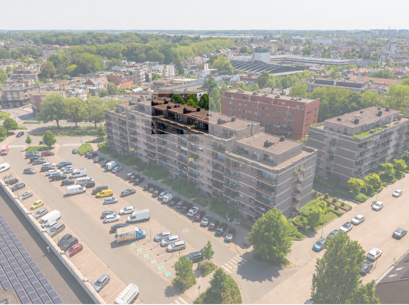 Ligging<br />
Dit prachtige penthouse is gelegen aan de Schans 6 bus 6 in de groene kant van Borgerhout nabij het Boelaerpark. De buurt combineert een