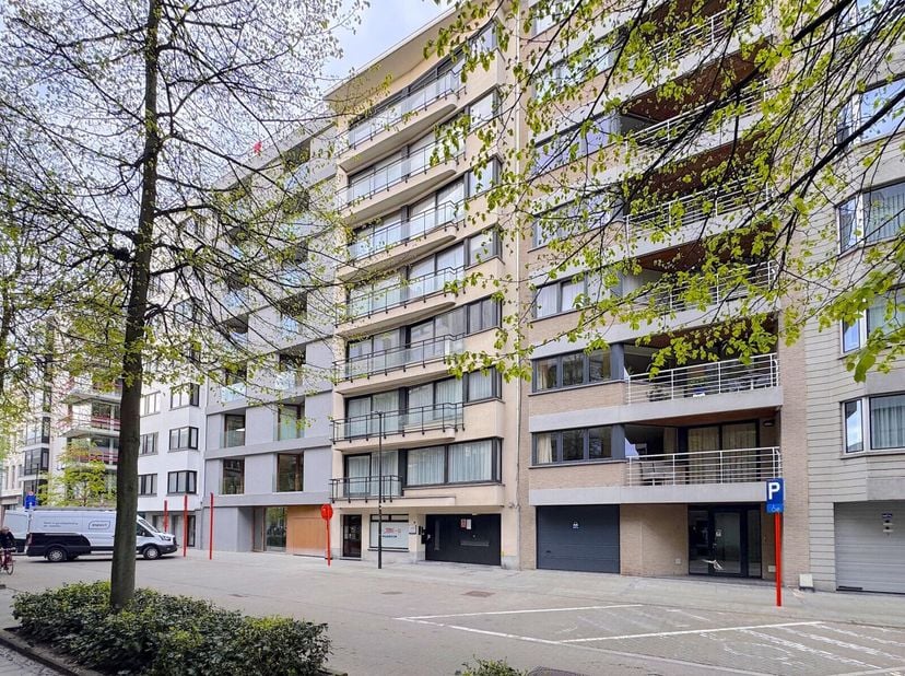 In deze kleinschalige residentie gelegen op een toplocatie, op wandelafstand van zee, winkels en alle voorzieningen bevindt zich deze unieke en veelzi