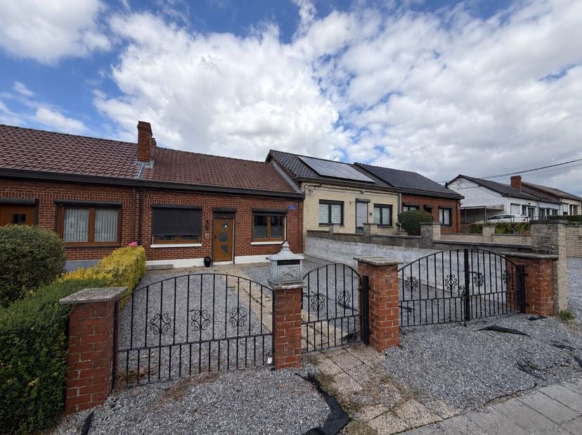 Maison à vendre à ,
                    6200 Bouffioulx