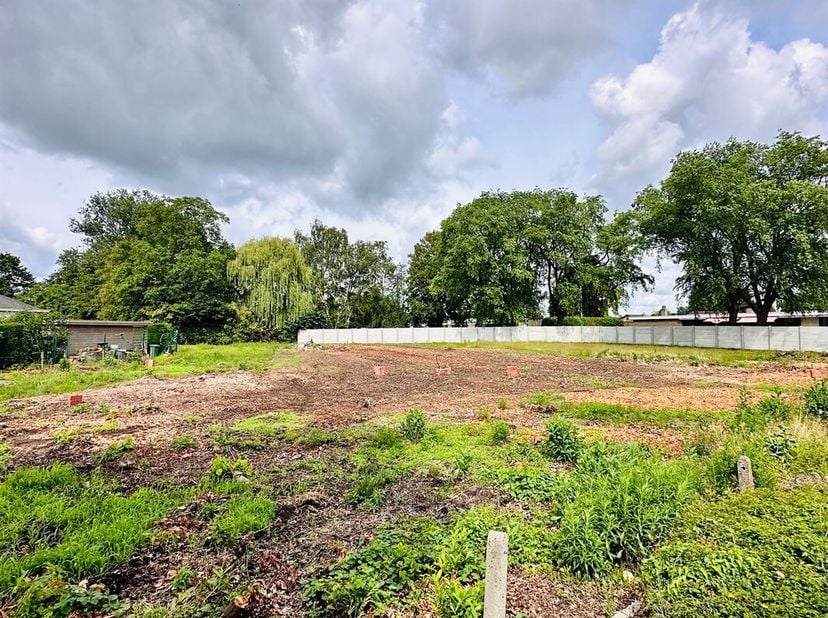 Bouwgronden voor open bebouwing te Hamme<br />
Ontdek deze prachtige bouwgronden voor open bebouwing, ideaal gelegen in een groene en rustige omgeving