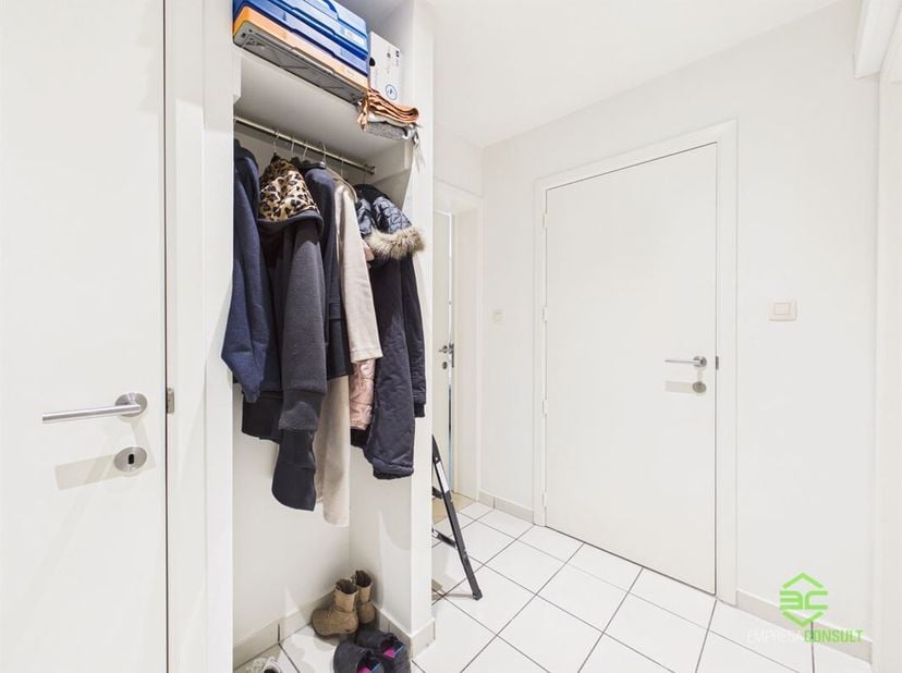 + Als u op onze eigen website (www.empresaconsult.be) naar deze woning doorklikt, vindt u een alle info! +<br />
In de schaduw van de Sint-Maartenkerk