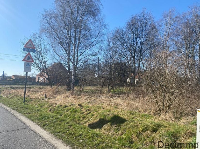 Mooi perceel bouwgrond voor HOB gelegen aan Schoor-Dorp te Balen. <br />
- Perceelsgrootte : ca. 717 m²<br />
- Breedte perceel : ca. 13,4 m<br />
- D