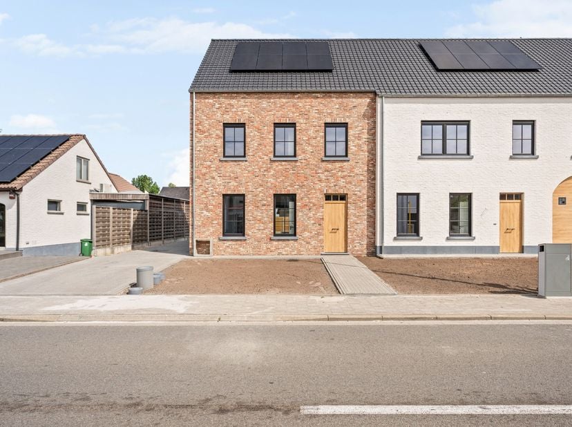 Deze energiezuinige nieuwbouwwoning geniet van een uitstekende ligging in het hart van Weelde. Gelegen in een rustige en kindvriendelijke omgeving, be