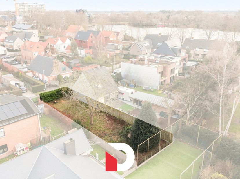 Deze bouwgrond van ca. 310 m² is gunstig gelegen in de doodlopende straat Ter Beke, 8200 Sint-Michiels, een rustige en vlot bereikbare buurt met een g