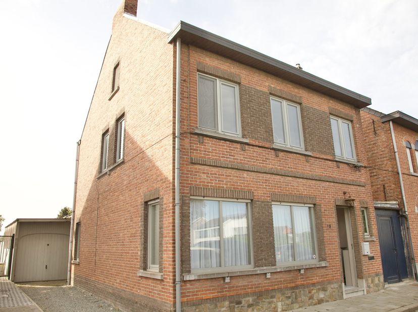 Ruime energiezuinige hoekwoning te Dendermonde met prachtig uitzicht en tal van mogelijkheden, omvattende o.a. op het GELIJKVLOERS:<br />
<br />
	Inko