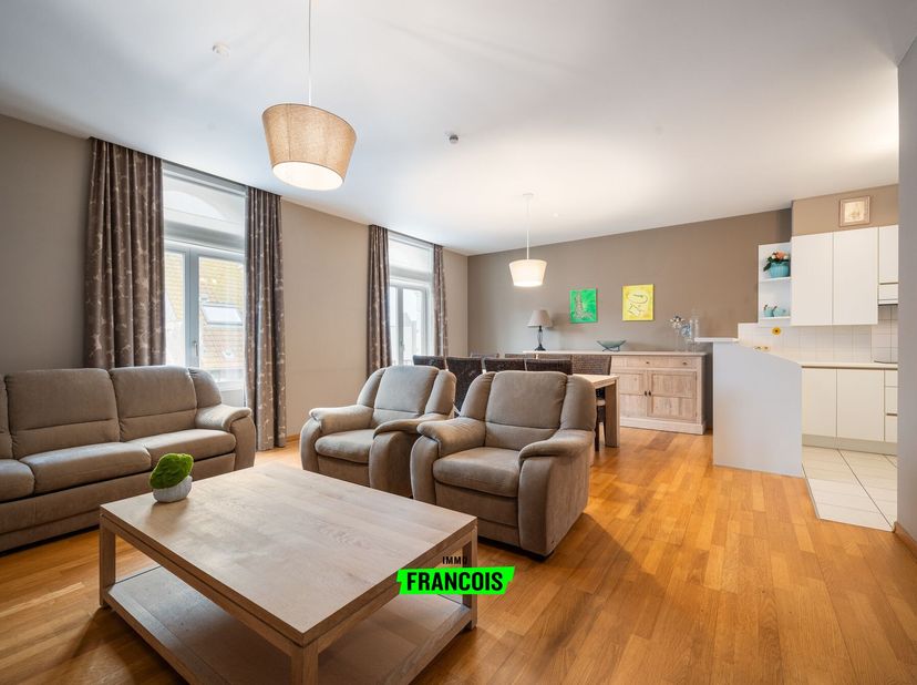 Dit instapklare appartement is gelegen in het hart van Blankenberge, op een toplocatie dicht bij winkels, scholen en met uitzicht op de winkelstraat d
