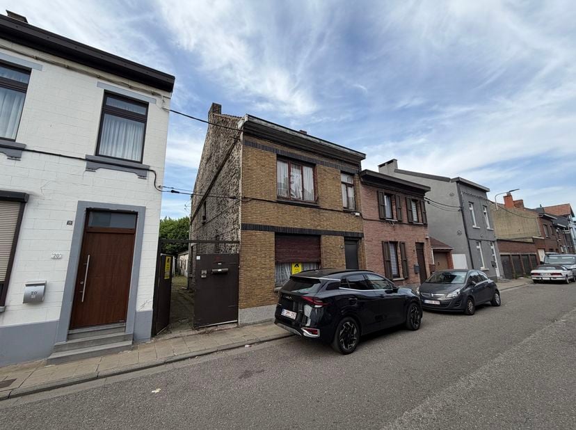 Huis te koop in rue houtard 22,
                    6030 Marchienne-au-Pont