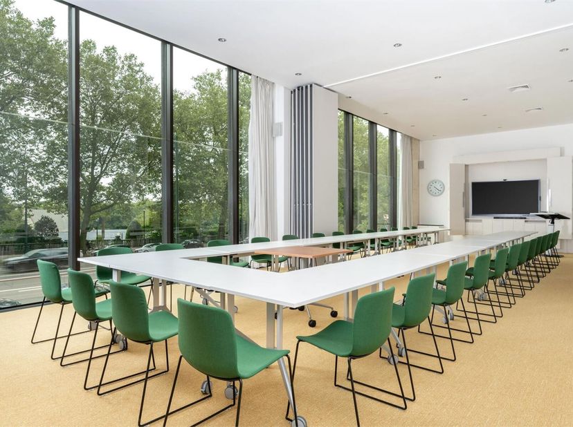 Vind een flexibele optie voor uw bedrijf met een kantoortuin die teams van elke grootte ondersteunt.Doe zaken in stijl in de IT Tower, een vooraanstaa