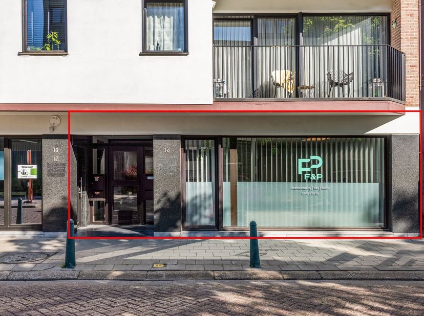 Espace de bureaux de 94 m² avec places de stationnement privatives au cœur de Lier<br />
Situé dans un emplacement central et facilement accessible, d